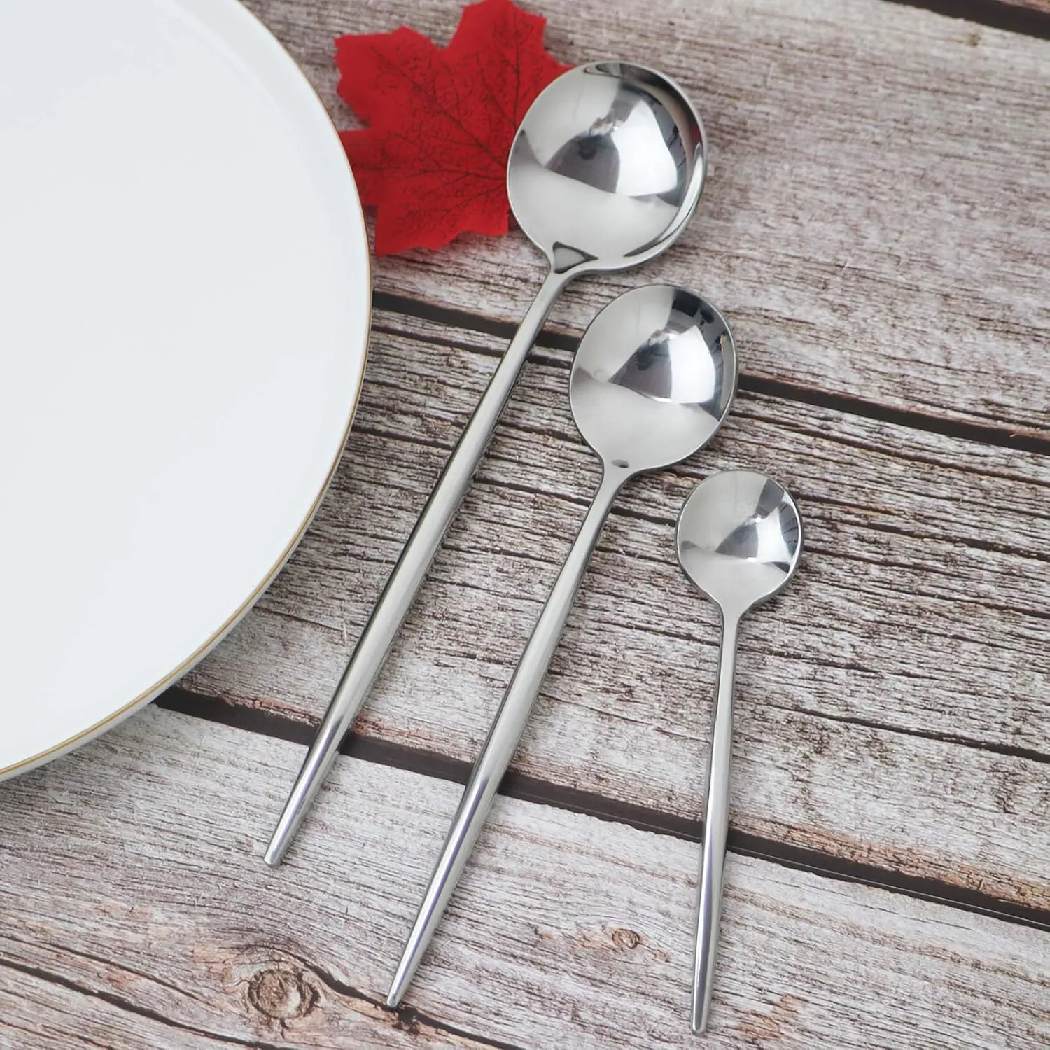 JASHII 24 Pieces Cutlery Flatware Set 304 Stainless Steel Home Kitchen Set, Mirror Polished, Knife/Fork/Spoon, Modern Elegant Tableware Set for Party, Christmas, Dinner (Silver)