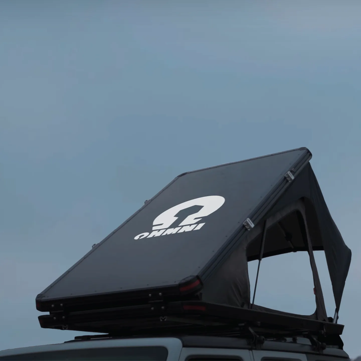 Ohmni Explorer Hardshell Rooftop Tent