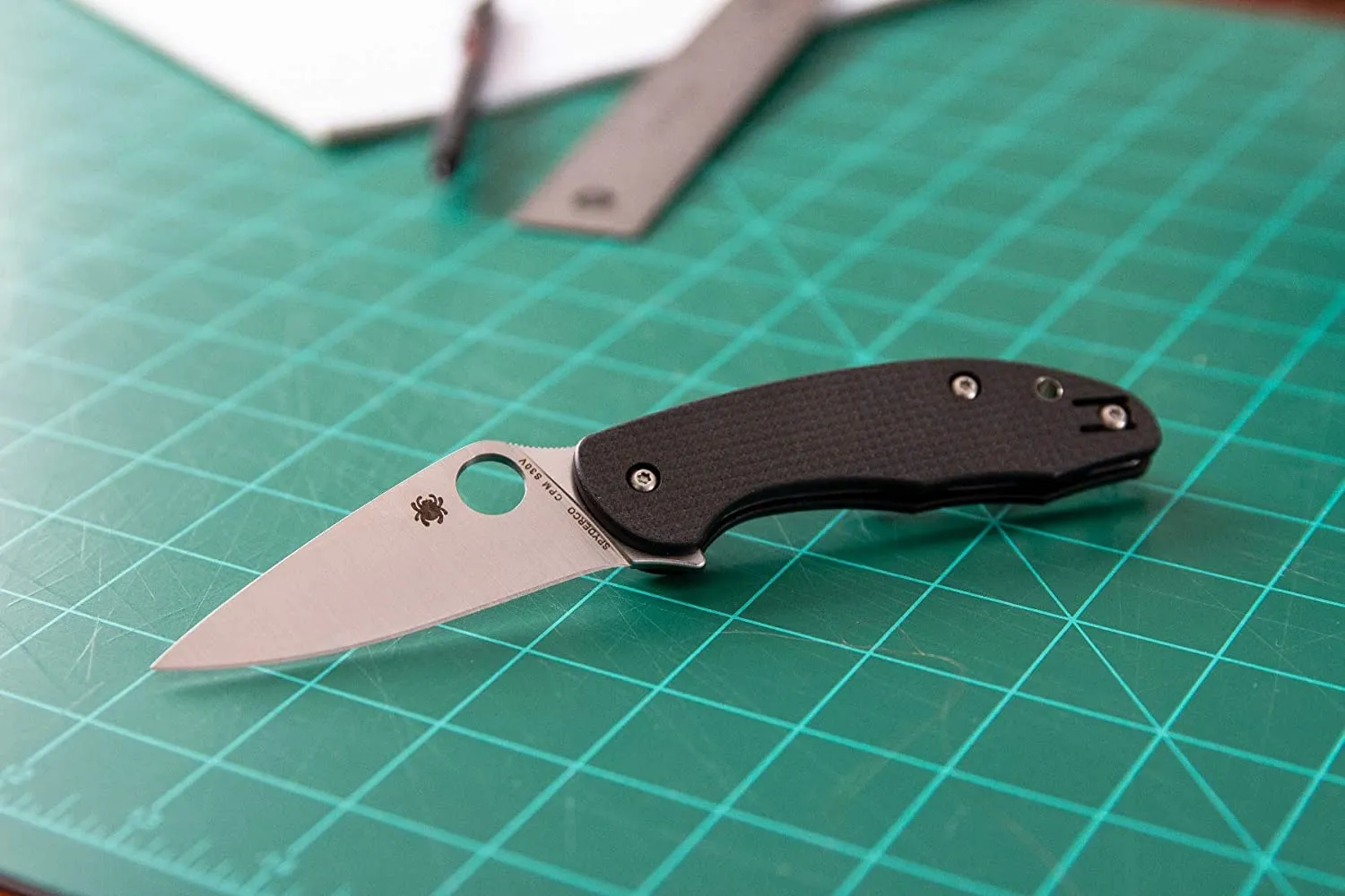Spyderco Mantra 3 Premium Flipper PlainEdge Knife with Carbon Fiber G-10 Handle