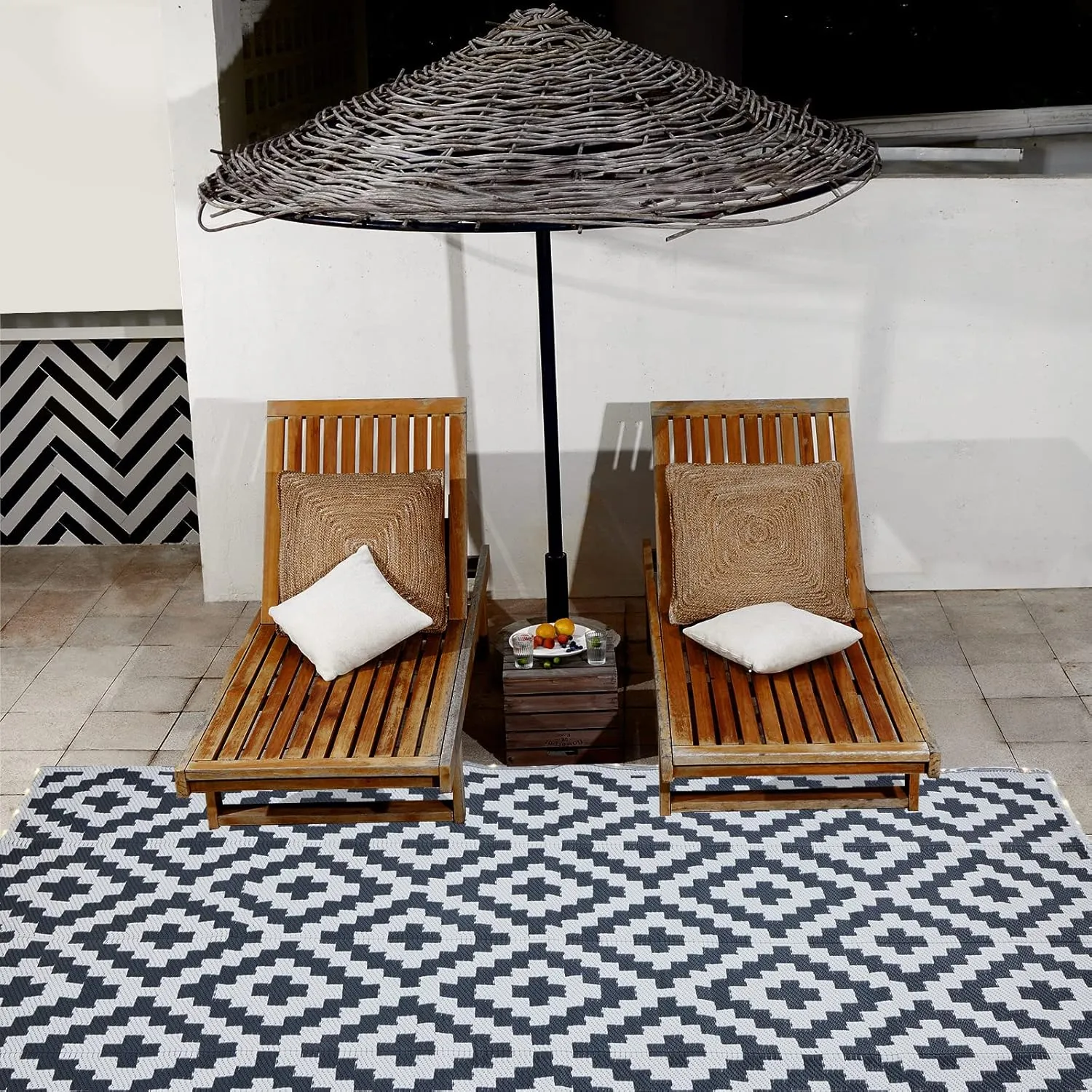 URBEST Outdoor Camping Mats Rugs Reversible Waterproof RV Deck Porch Plastic Rugs Led Illuminated Patio Mat Black-White 9x12 Feet