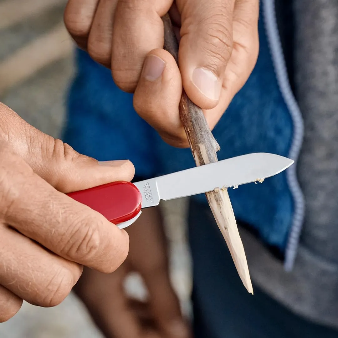 Victorinox Huntsman Swiss Army Knife, 15 Functions, Swiss Made Pocket Knife with Large Blade, Screwdriver, Scissors and Wood Saw - Red