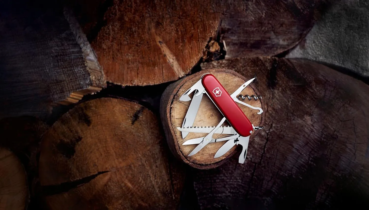 Victorinox Huntsman Swiss Army Knife, 15 Functions, Swiss Made Pocket Knife with Large Blade, Screwdriver, Scissors and Wood Saw - Red